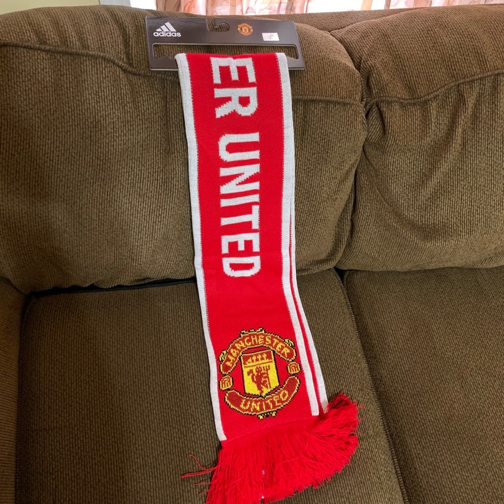 Adidas Manchester United FC Scarf (New) with tags